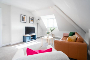 Garland Penthouse - Large 2 bed 2 bath self contained flat